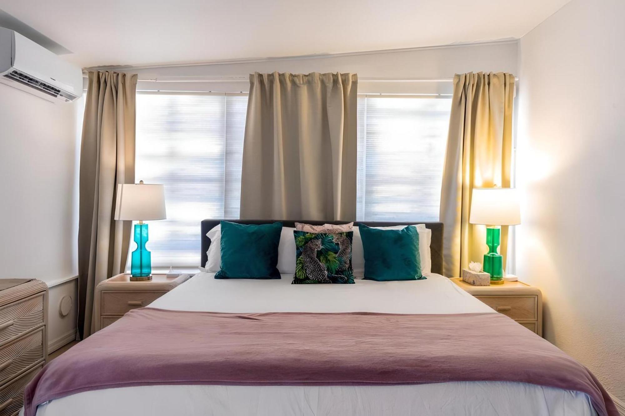 Fantastic Island House 1 Mile To The Beach With Heated Pool サラソータ エクステリア 写真