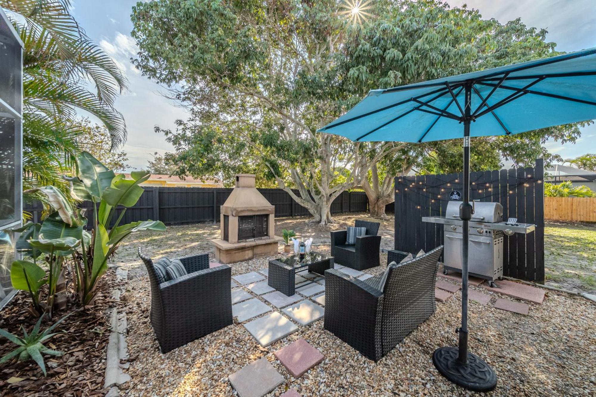 Fantastic Island House 1 Mile To The Beach With Heated Pool サラソータ エクステリア 写真