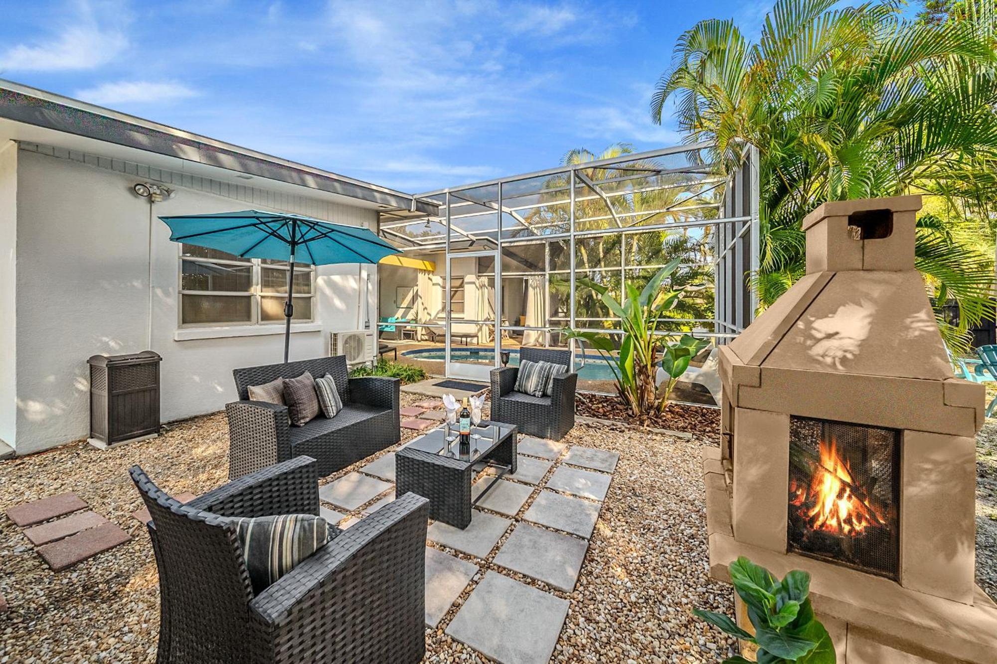 Fantastic Island House 1 Mile To The Beach With Heated Pool サラソータ エクステリア 写真