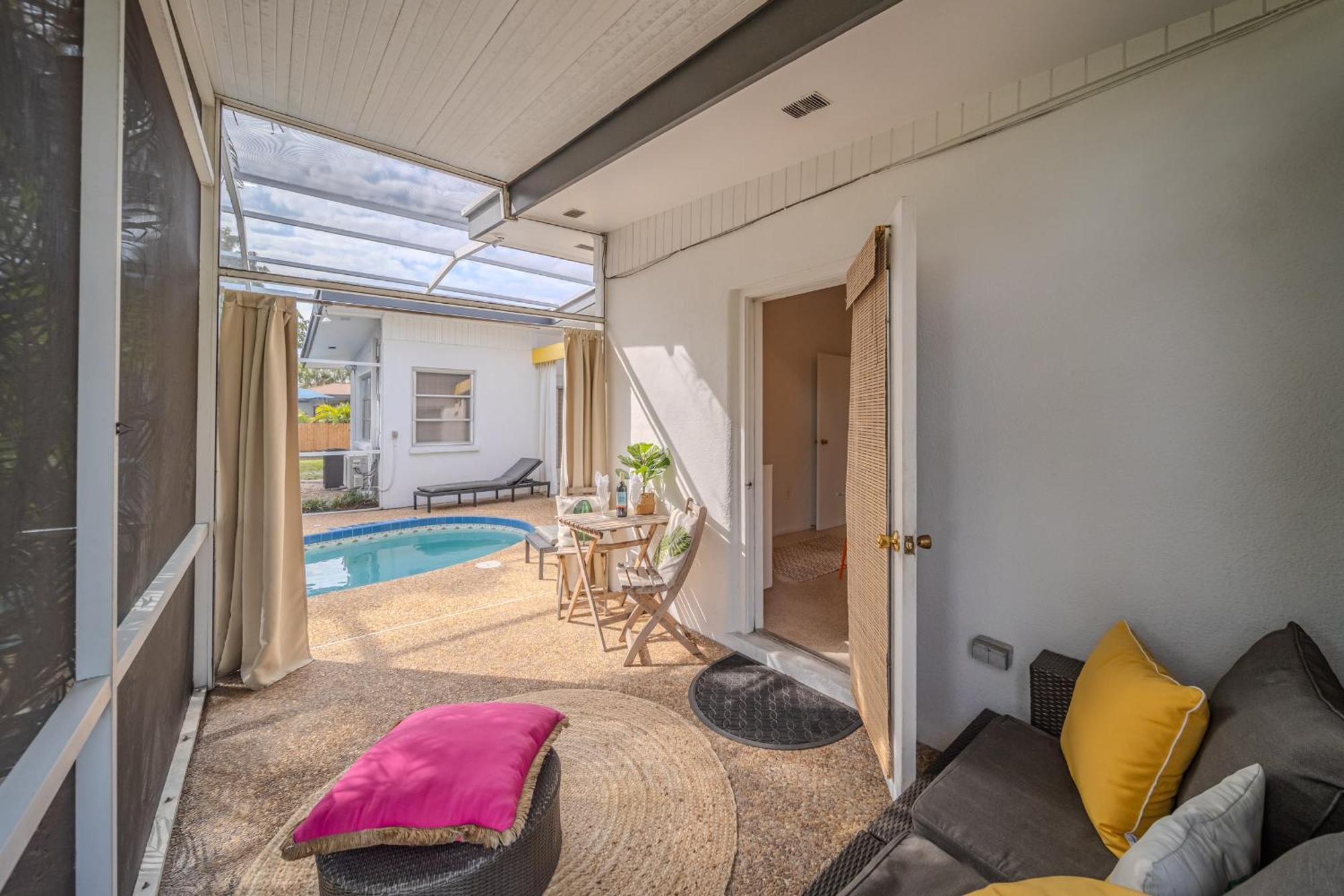 Fantastic Island House 1 Mile To The Beach With Heated Pool サラソータ エクステリア 写真