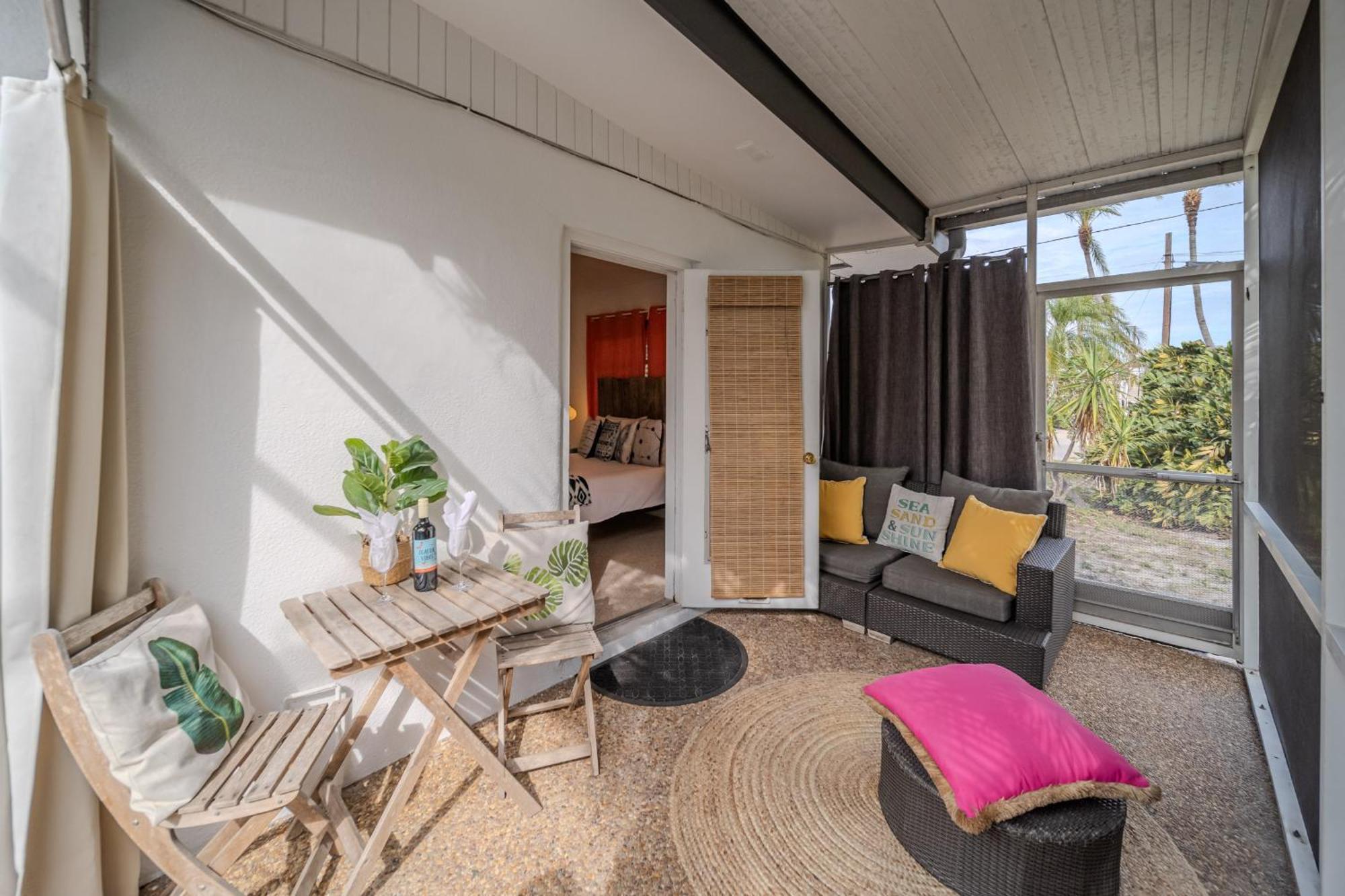 Fantastic Island House 1 Mile To The Beach With Heated Pool サラソータ エクステリア 写真